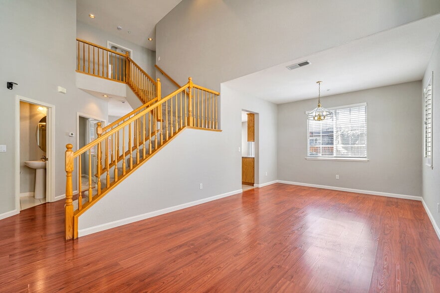 Building Photo - 2171 Beech Cmn