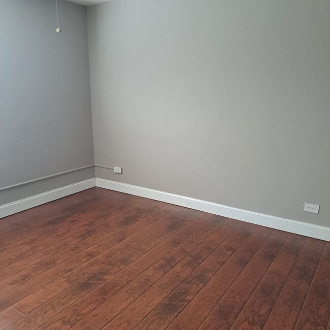 Building Photo - 510 14th St