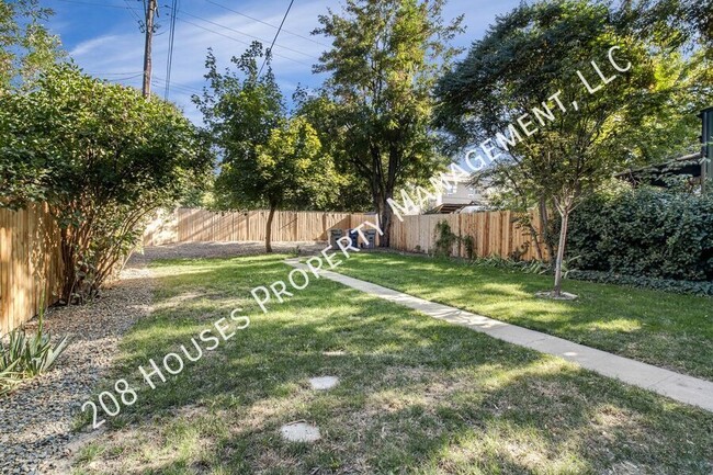 Building Photo - Victorian Home in Downtown Boise!