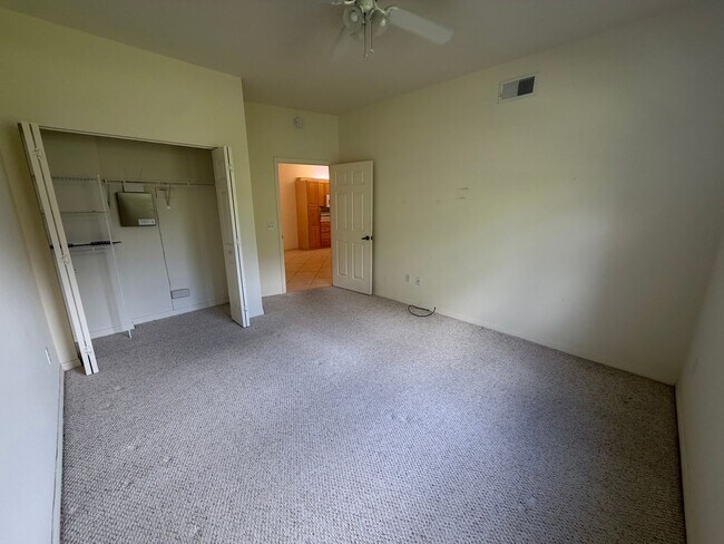 Building Photo - ANNUAL RENTAL - 3 BED / 2 BATH CONDO WITH 1 CAR GARAGE IN SHERWOOD