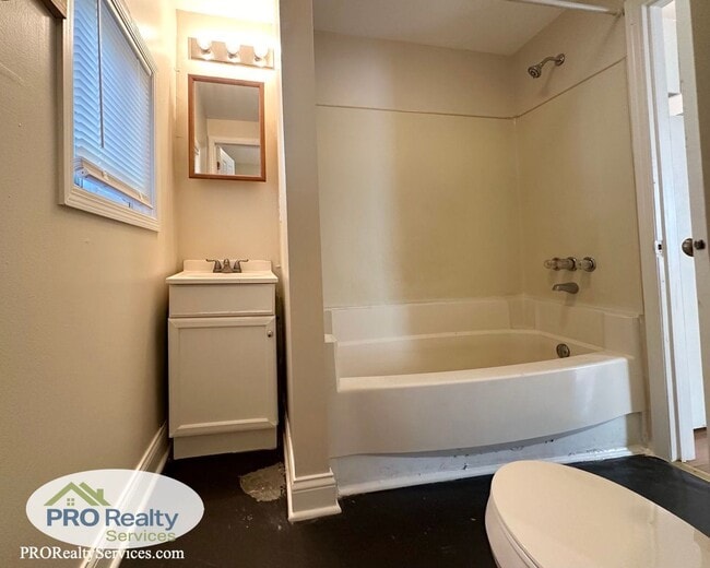 Building Photo - 3245 Cedar Ave S