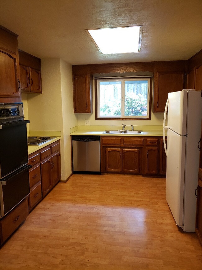 Building Photo - STATUS: PENDING APPLICATION- | R35 |$1895....