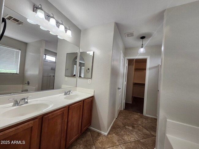 Building Photo - 851 S Cerise