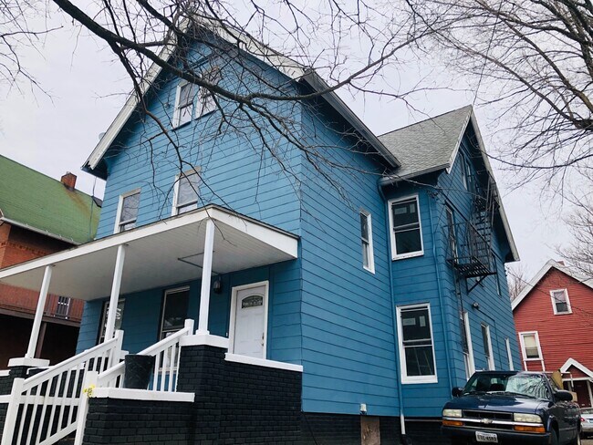 Building Photo - 27 Shelton Ave