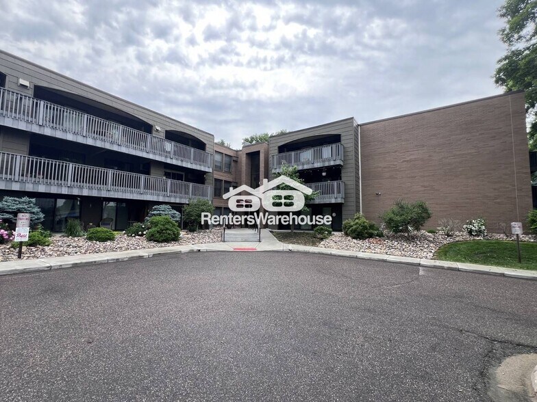 Building Photo - 2800 Hamline Ave N