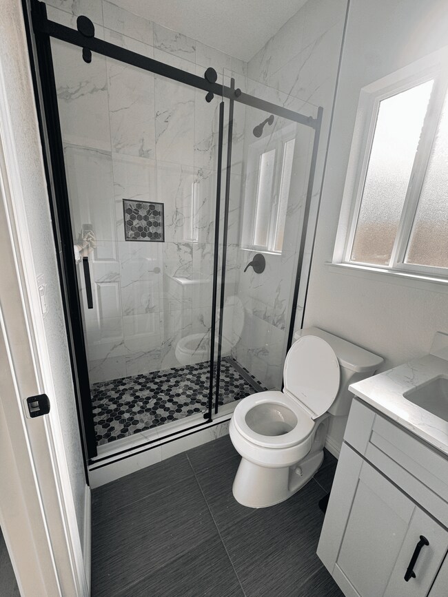 Building Photo - 1053 Brommer St