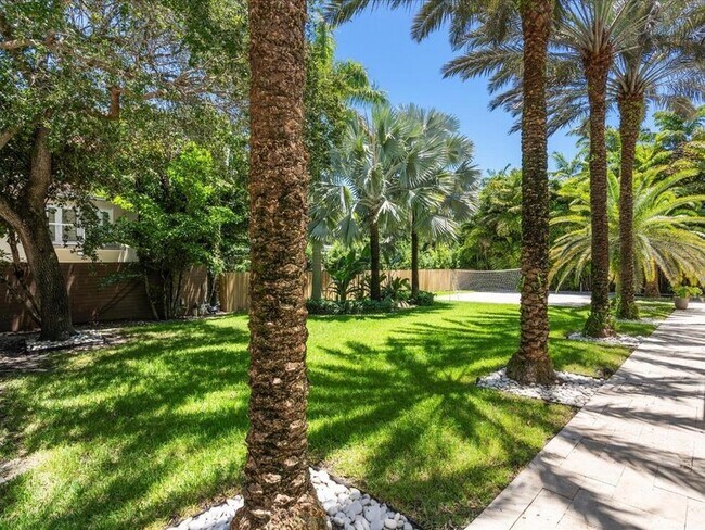 Building Photo - 3917 S Le Jeune Rd