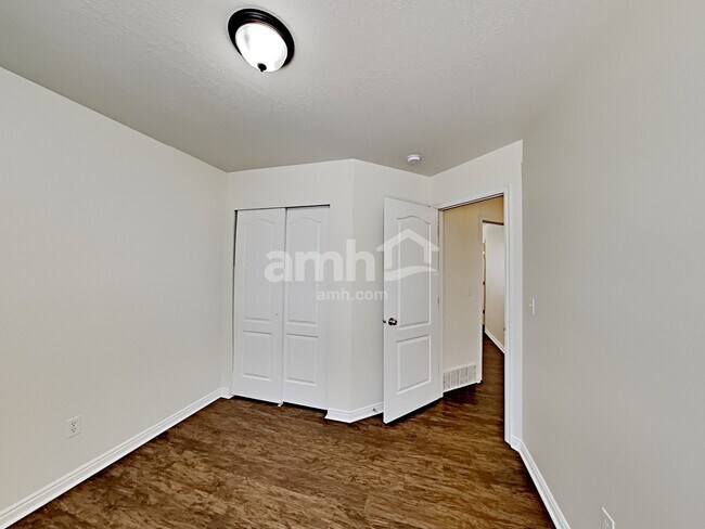 Building Photo - 88 E 2325 S