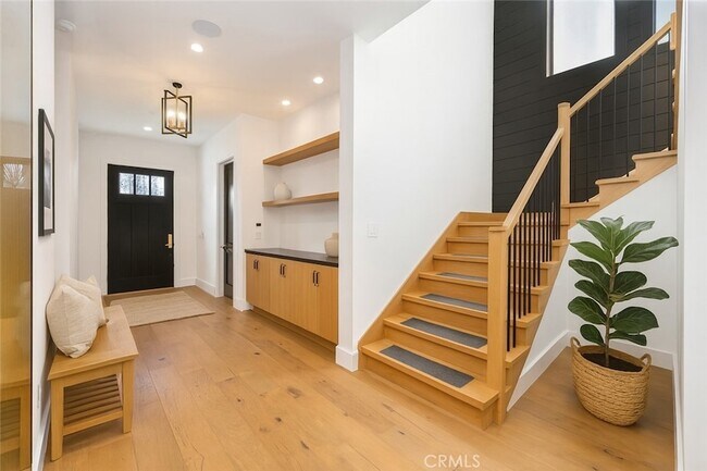 Building Photo - 4543 Lennox Ave