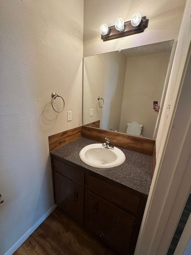 Building Photo - 3/1.5 Brick Home in West Lampasas