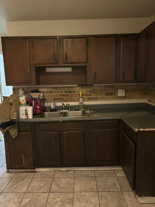 Building Photo - 4649 Forsythe Ave