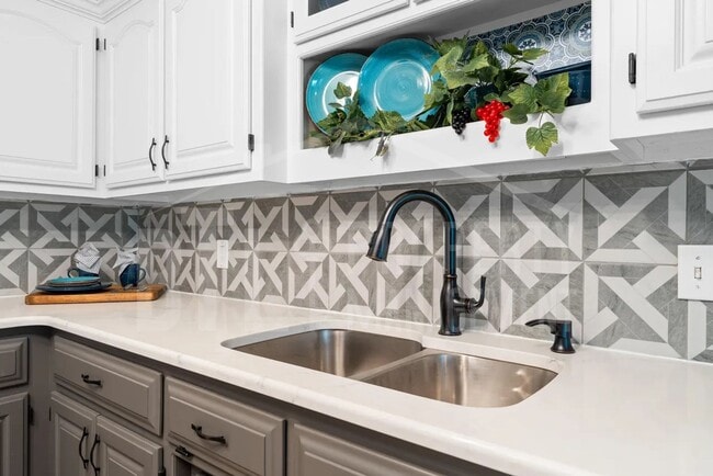 Building Photo - Beautifully updated 4-bedroom, 3-bath duplex in Branson!