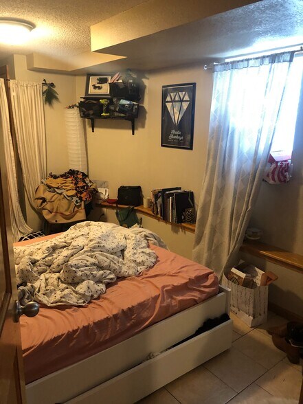 Building Photo - 2701 Delaware St SE