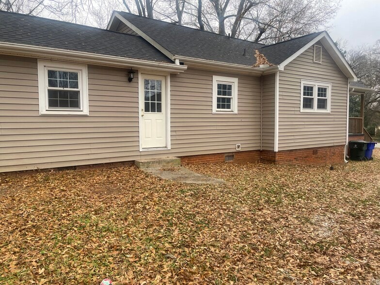 Building Photo - 41 Briarcliff Dr