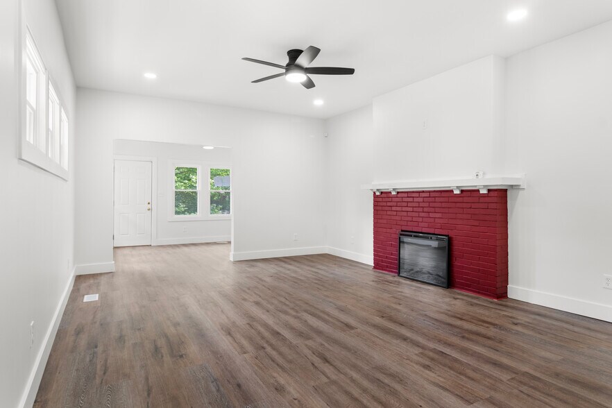 Building Photo - 4071 N College Ave