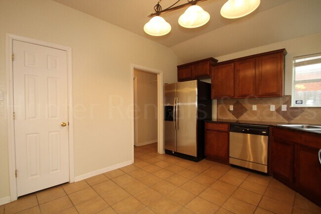 Building Photo - Goodnight Ranch!