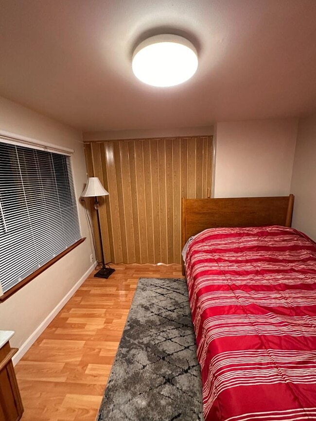 Building Photo - 327 Woodland Park