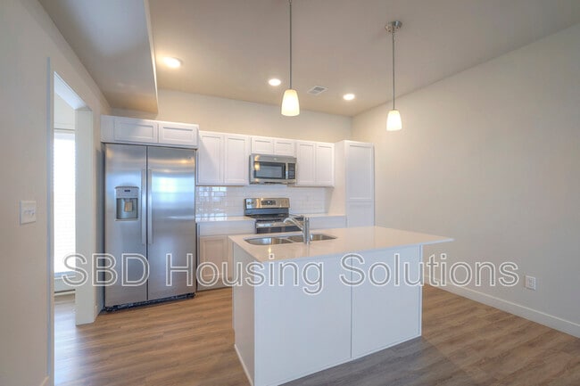 Building Photo - 12423 S Parkwood Ln