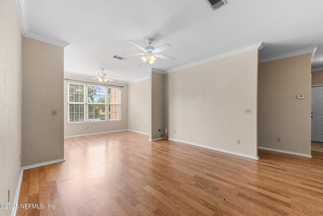 Building Photo - 13810 Sutton Park Dr N