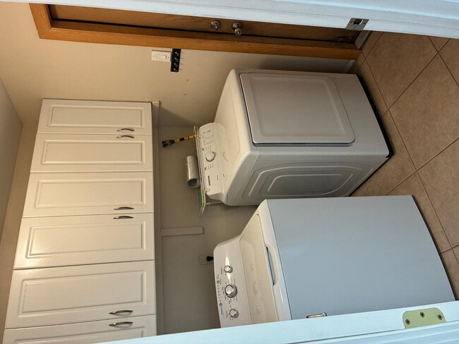 Building Photo - 5580 W Kesler St