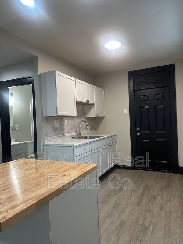 Building Photo - 98-100 N Hague Ave