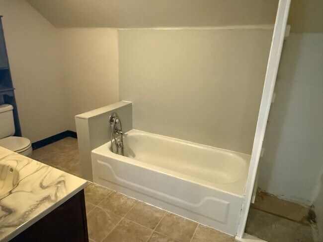 Building Photo - Country Comfort in Fort Atkinson