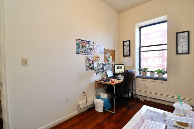 Building Photo - 1035 Washington St