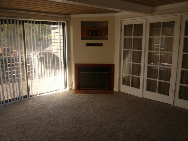 Living Room - 7004 Loyal Trl