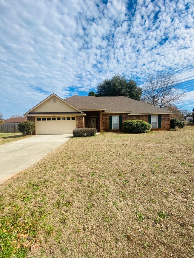 Building Photo - Charming Brick Ranch