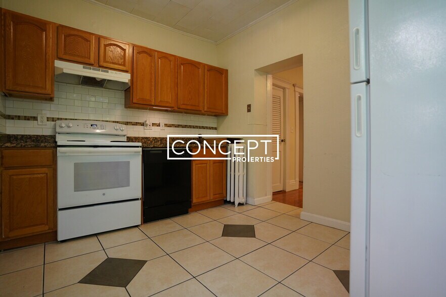 Building Photo - 18 Euston St