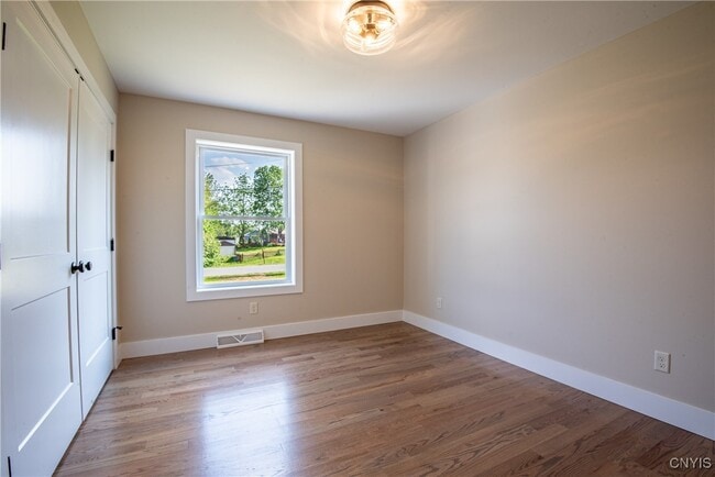 Building Photo - 6251 Meadow Dr