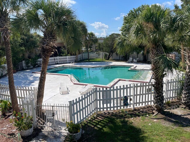 Building Photo - 1 Bedroom/1 Bathroom 2nd Floor condo at Sa...