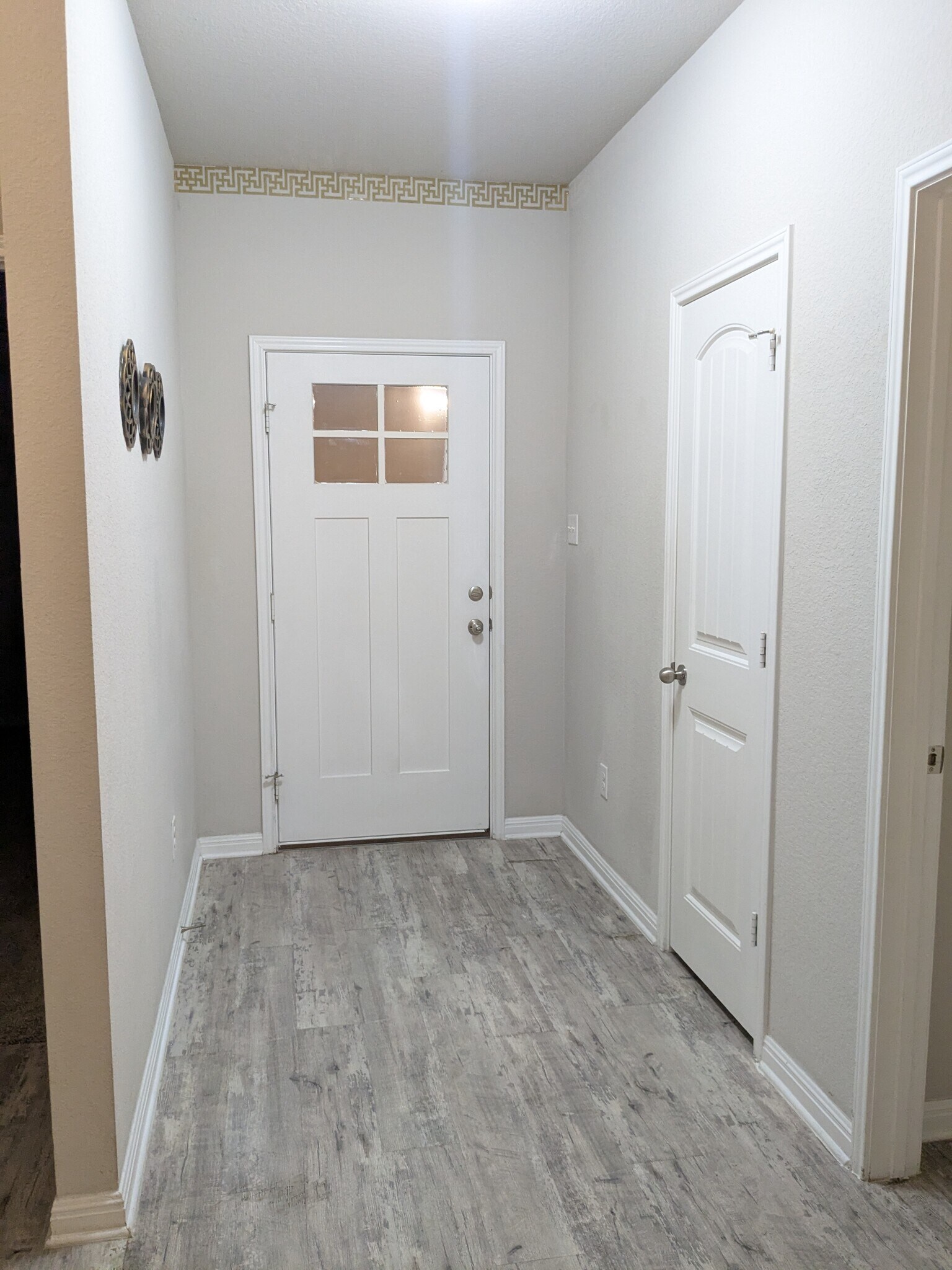 Entry - 3130 Blantyre Bnd