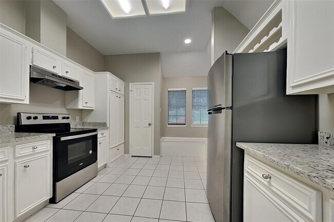 Building Photo - 9903 Jockey Club Dr