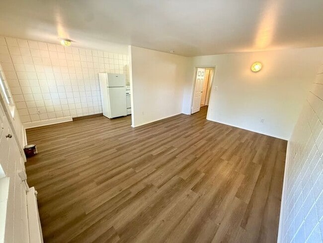 Building Photo - 1/2 Off First Month! Second-Floor 1-Bedroom Near City Park