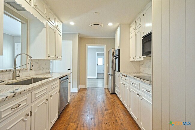 Building Photo - 671 W Merriweather St