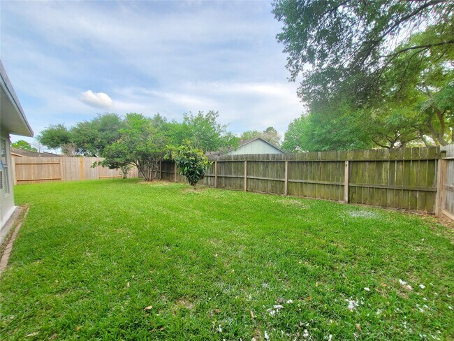 Building Photo - 3002 Frontier Dr