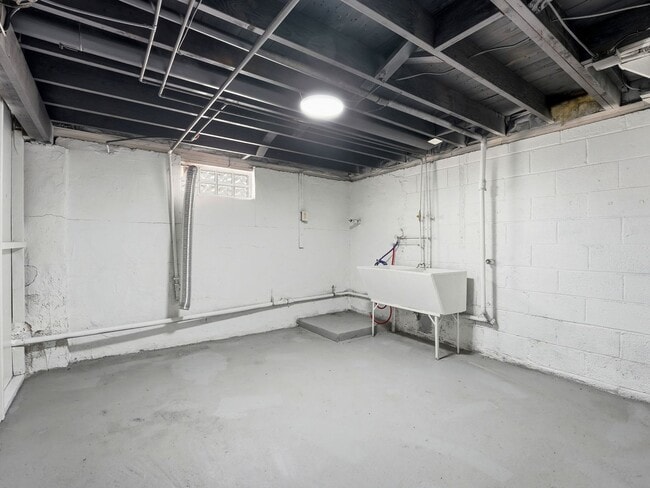 Building Photo - Fully Renovated Rental with Designer Kitchen, Modern Bath & Bonus Spaces – Stratford, NJ