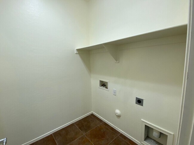 Building Photo - Available Now For Move In! Beautiful 4Bed/...