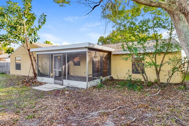 Building Photo - 7801 Glencoe Dr