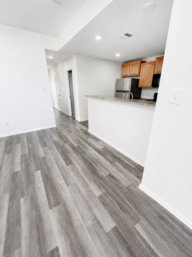 Building Photo - AVAILABLE NOW; APPLY ON OUR WEBSITE TODAY!!!