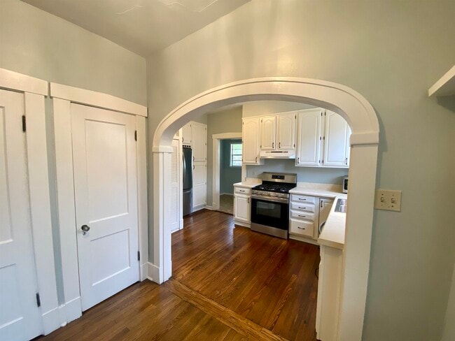 Building Photo - 2307 Evelyn Ave