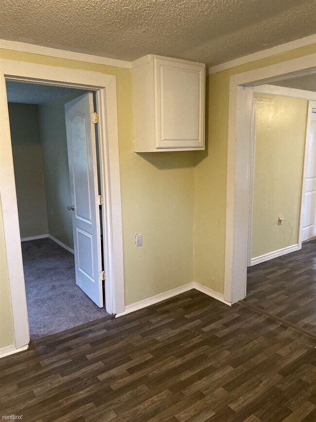 Building Photo - 2 br, 1 bath House - 1005 Country Club Road