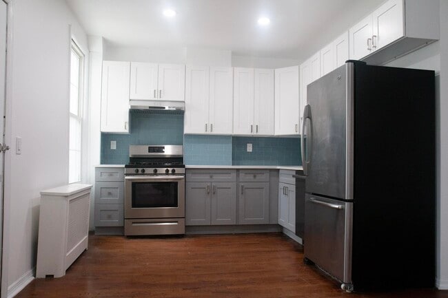 Building Photo - 16 E 44th St