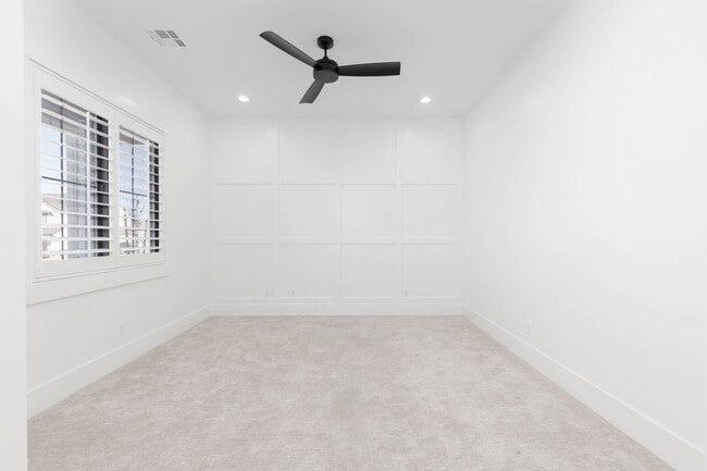 Building Photo - Gorgeous 5 bed 3.5 bath in Desert Canyons