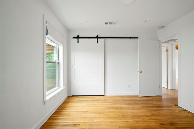 Building Photo - 5517 Avenue G