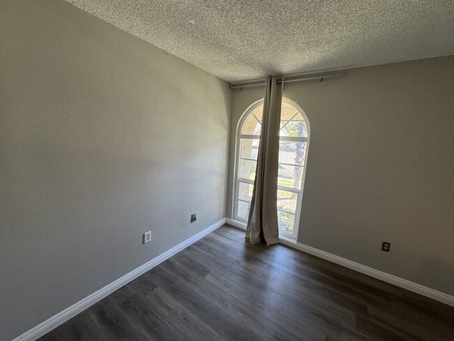 Building Photo - 319 S Spencer Ave