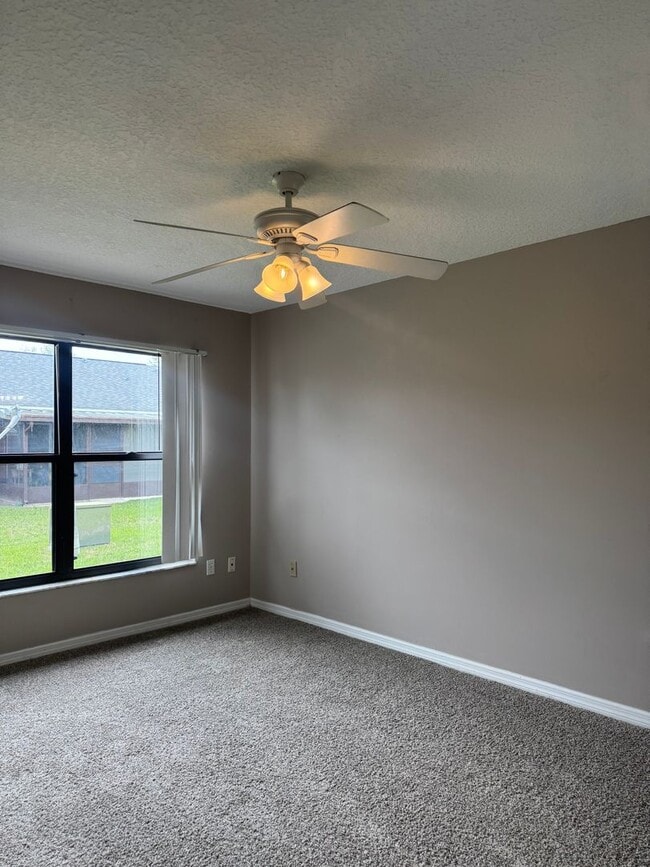 Building Photo - MOVE IN SPECIAL- Cozy 1 Bed/ 1 Bath in King Oak Villas