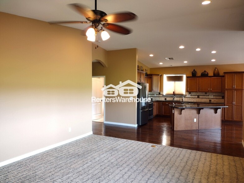 Building Photo - 5818 E Leonora St