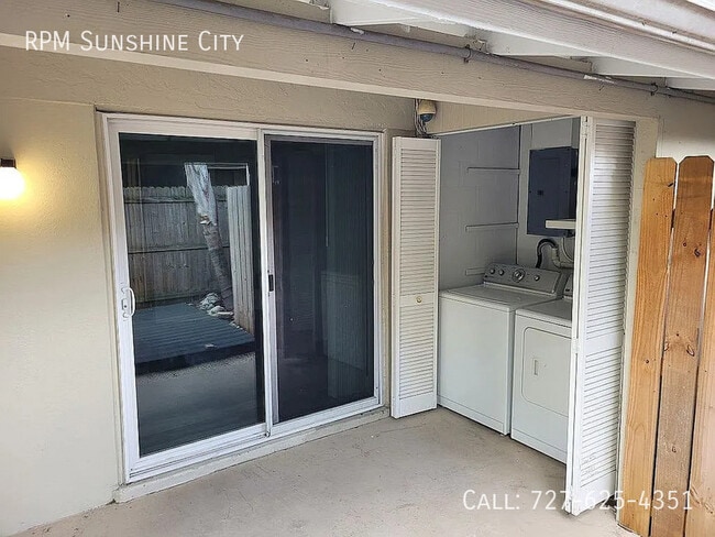 Building Photo - 1628 Pine St